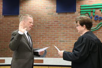 Swearing in Treasurer Mike Fennelly.